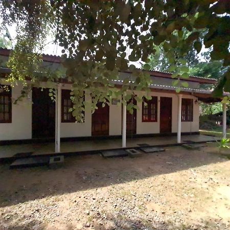 Katagamuwa Rest Otel Kataragama Dış mekan fotoğraf