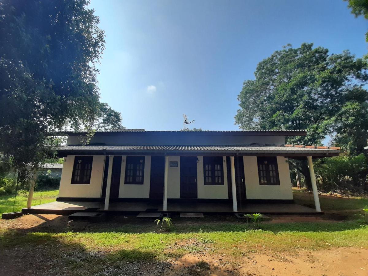 Katagamuwa Rest Otel Kataragama Dış mekan fotoğraf
