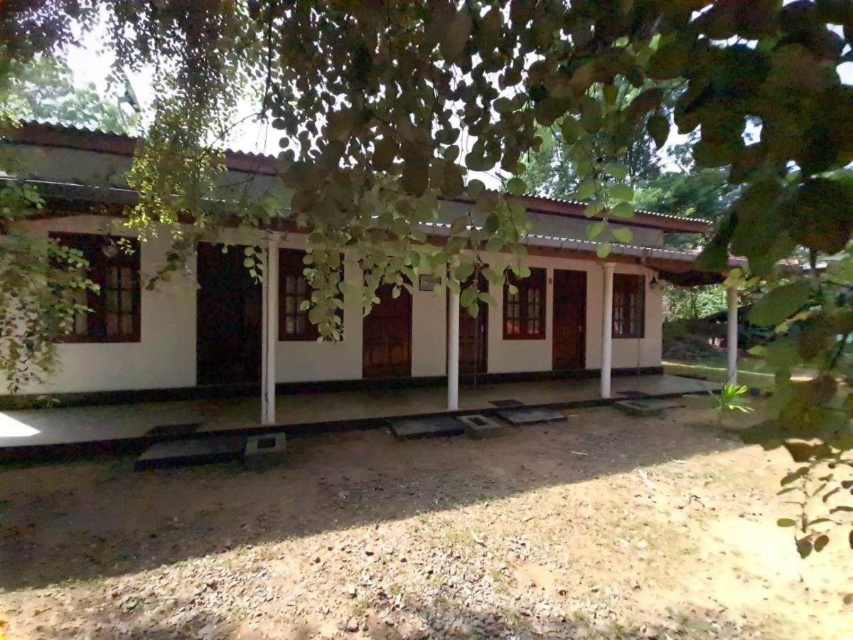 Katagamuwa Rest Otel Kataragama Dış mekan fotoğraf